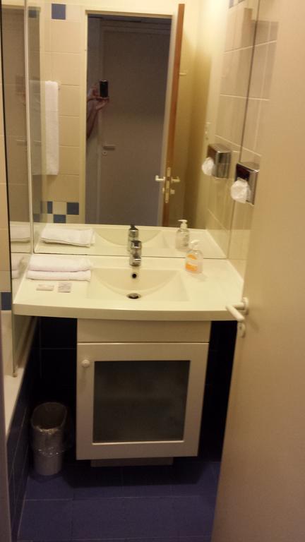 Private - Paris - La Defense Apartment
