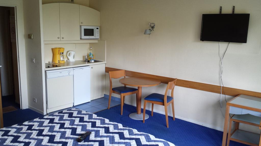 Private - Paris - La Defense Apartment